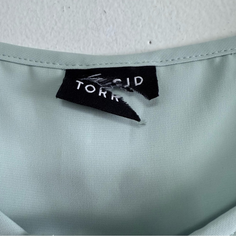 Torrid Mint Green Sleeveless Georgette Blouse Keyhole Neck Top Size 2x - Picture 5 of 6